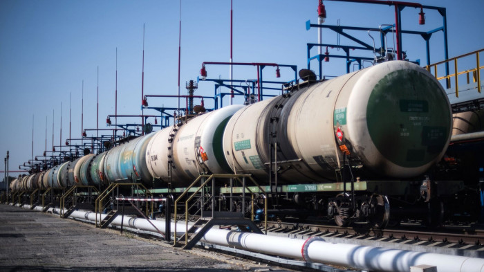 Казахстан попросили створити резерв палива для рф