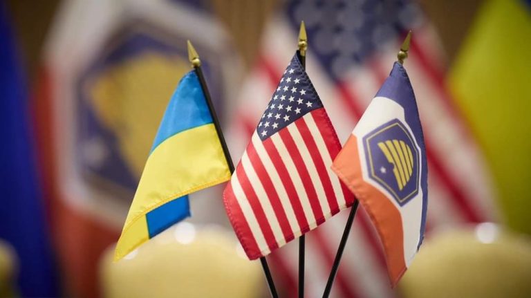 Прапори України, США та штату Юта. Фото: Руслан Кравченко