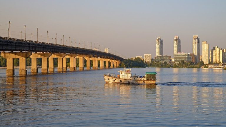 Міст Патона в Києві. Фото: Вікіпедія