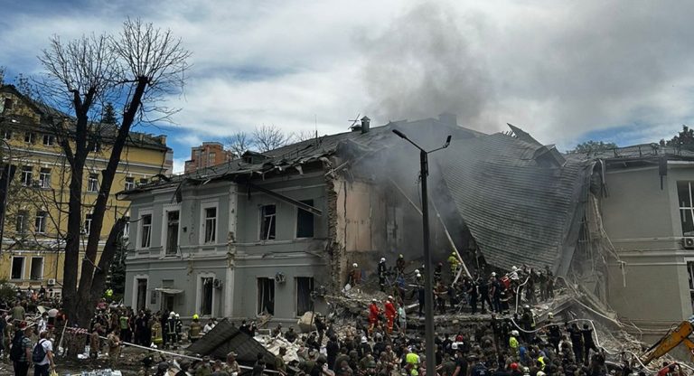 Пошкоджений історичний корпус "Охматдиту". Фото: Фото: ssu.gov.ua