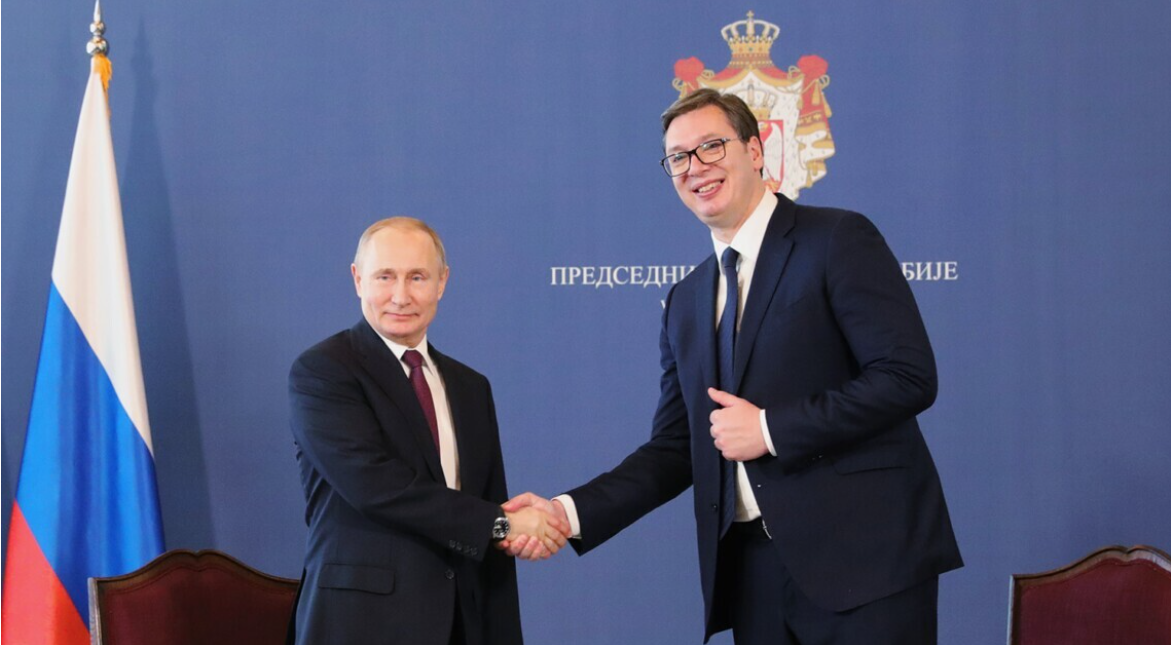 Євросоюз попередив Белград: участь у параді 9  травня у Москві остаточно закриє Сербії шлях до ЄС