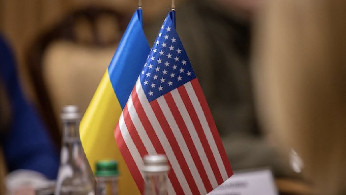 Американський мирний план містить положення, які ставлять Україну у невигідне становище — AP