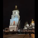 Головну ялинку країни встановлюють у столиці / Фото Ірини Вихрущ