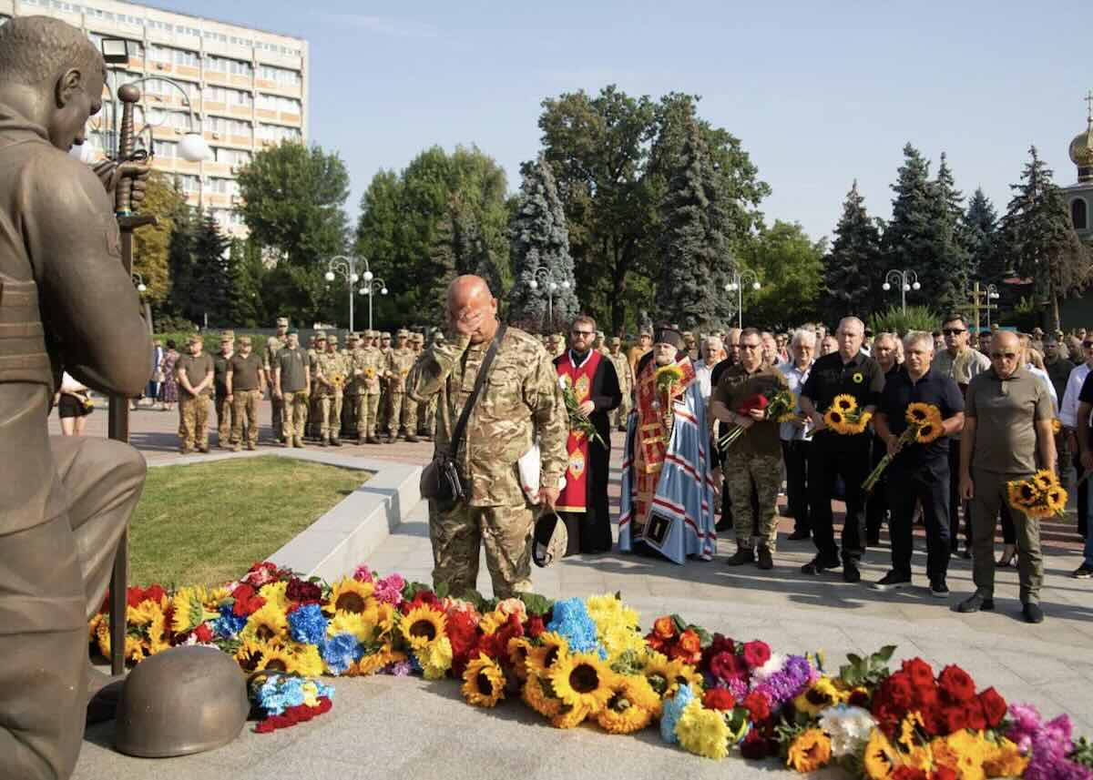 У Черкасах вшанували медиків, які загинули, рятуючи бійців / Фото: відкриті джерела