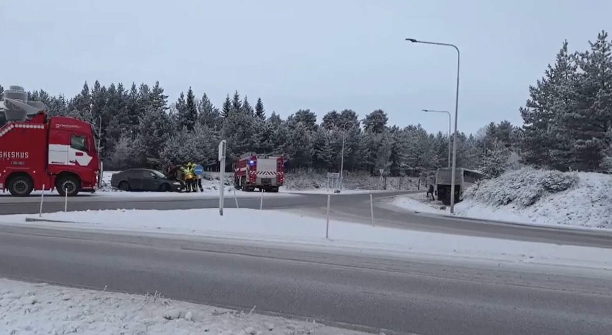 Український автобус потрапив у ДТП у Фінляндії та з’їхав у кювет / Фото: відкриті джерела